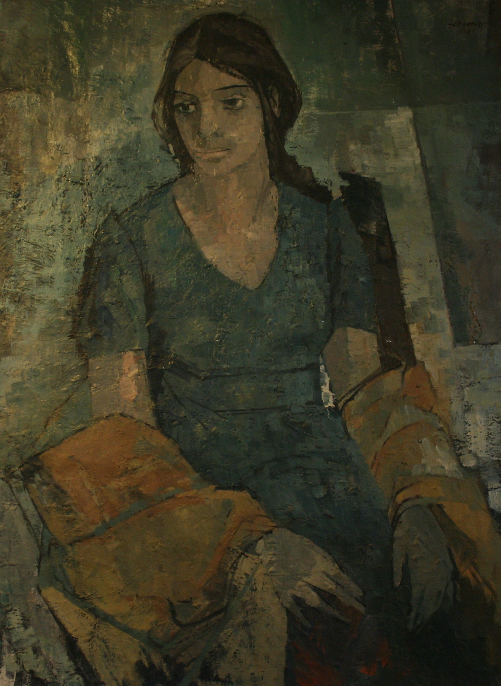 Das Ölbild von Arnulf Heimhofer aus dem Jahr 1971 zeigt ein sitzendes Mädchen in einem blauen Kleid.